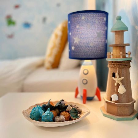 Cozy Fairytal Garden Apartment, Family Friendly, Free Parking, 15 Min To Airport เอเธนส์ ภายนอก รูปภาพ