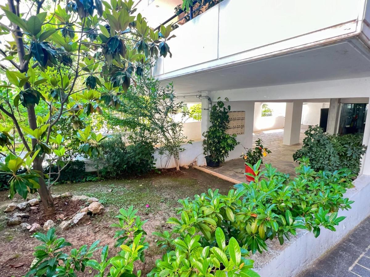 Cozy Fairytal Garden Apartment, Family Friendly, Free Parking, 15 Min To Airport เอเธนส์ ภายนอก รูปภาพ