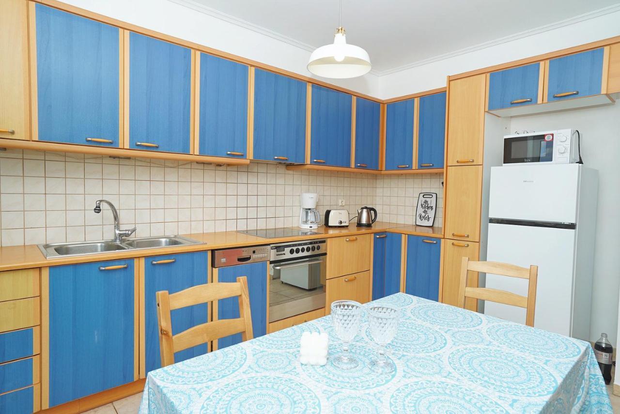 Cozy Fairytal Garden Apartment, Family Friendly, Free Parking, 15 Min To Airport เอเธนส์ ภายนอก รูปภาพ