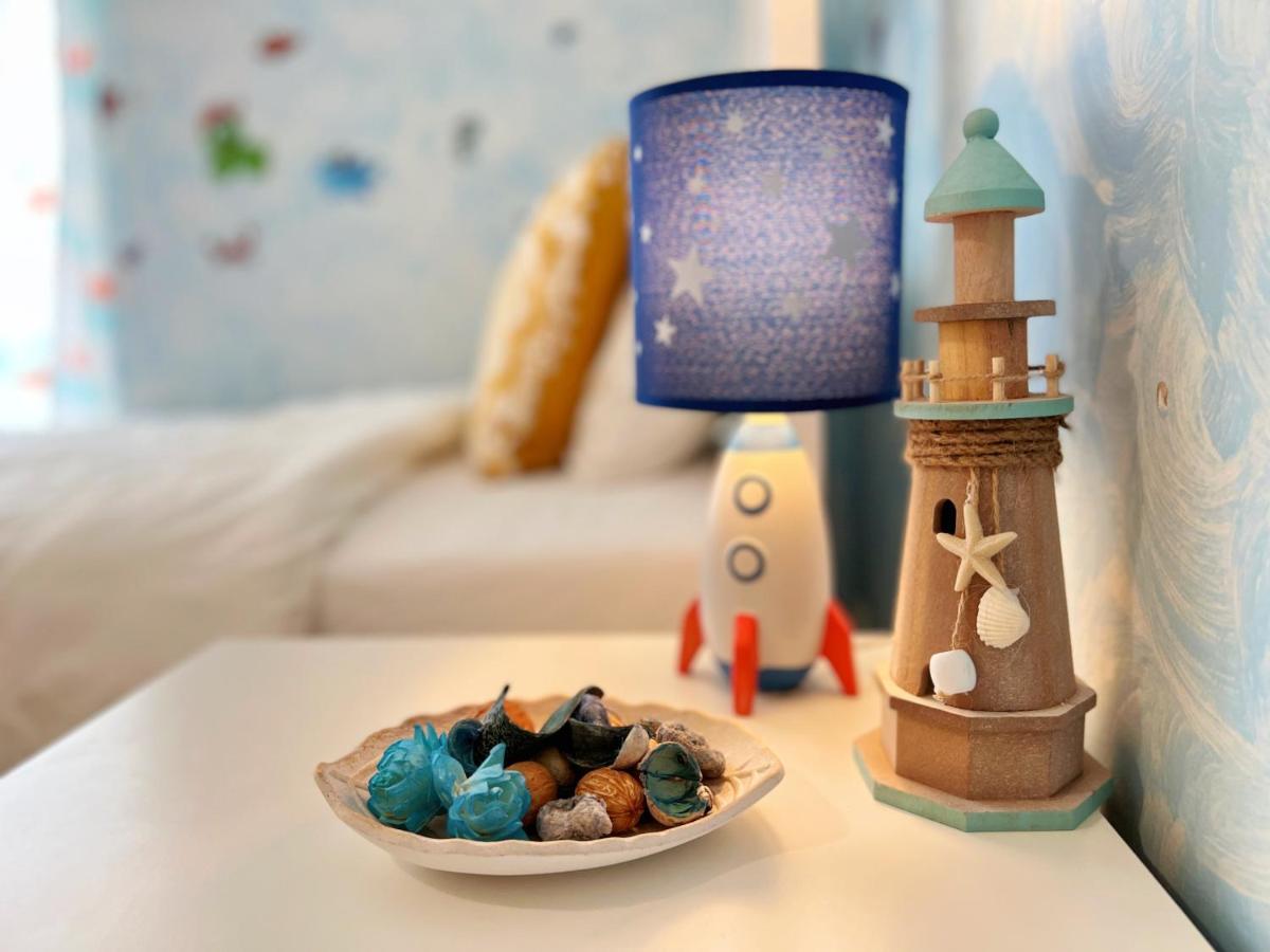Cozy Fairytal Garden Apartment, Family Friendly, Free Parking, 15 Min To Airport เอเธนส์ ภายนอก รูปภาพ