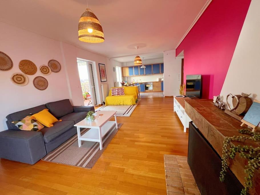 Cozy Fairytal Garden Apartment, Family Friendly, Free Parking, 15 Min To Airport เอเธนส์ ภายนอก รูปภาพ