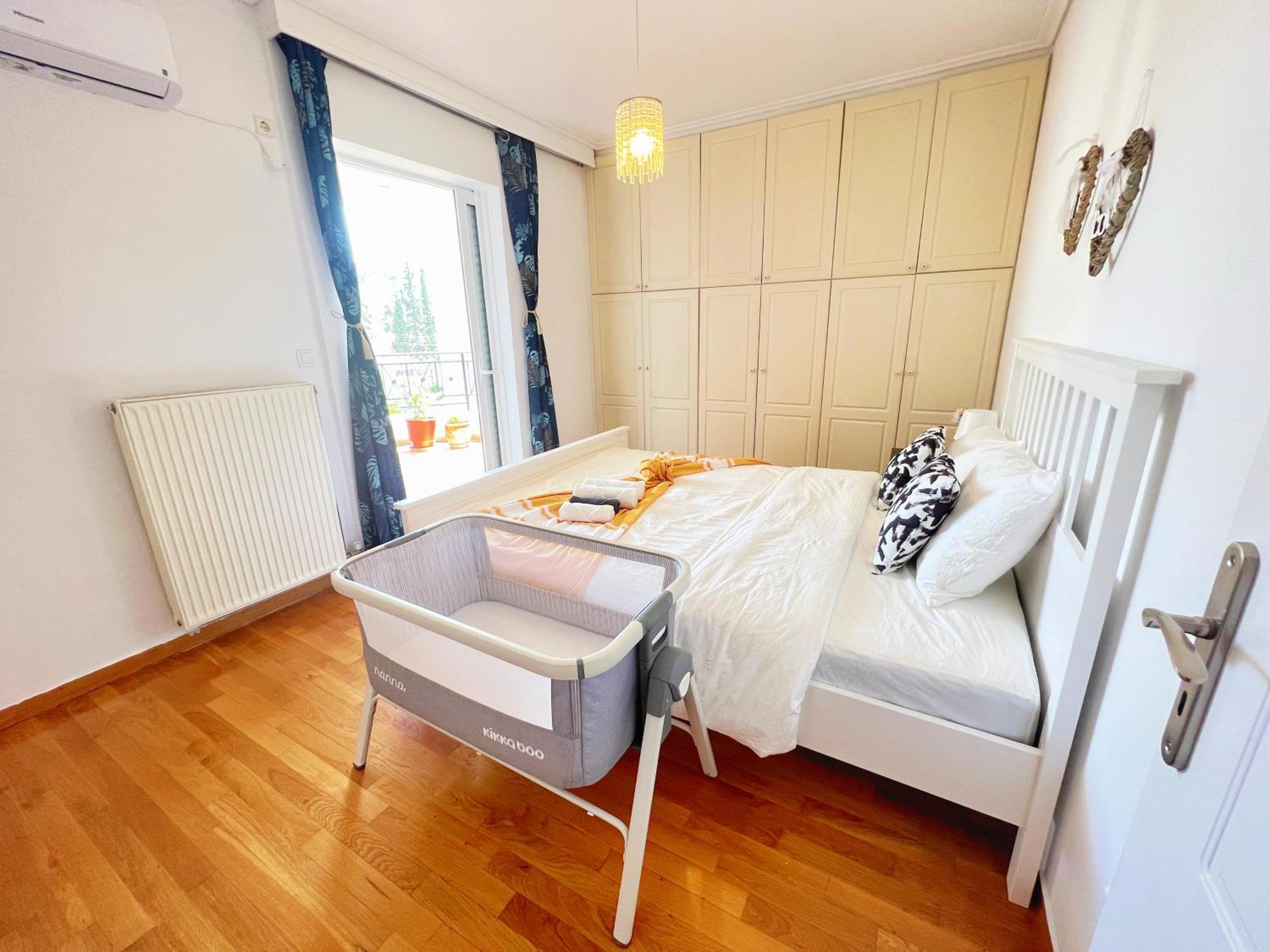 Cozy Fairytal Garden Apartment, Family Friendly, Free Parking, 15 Min To Airport เอเธนส์ ภายนอก รูปภาพ