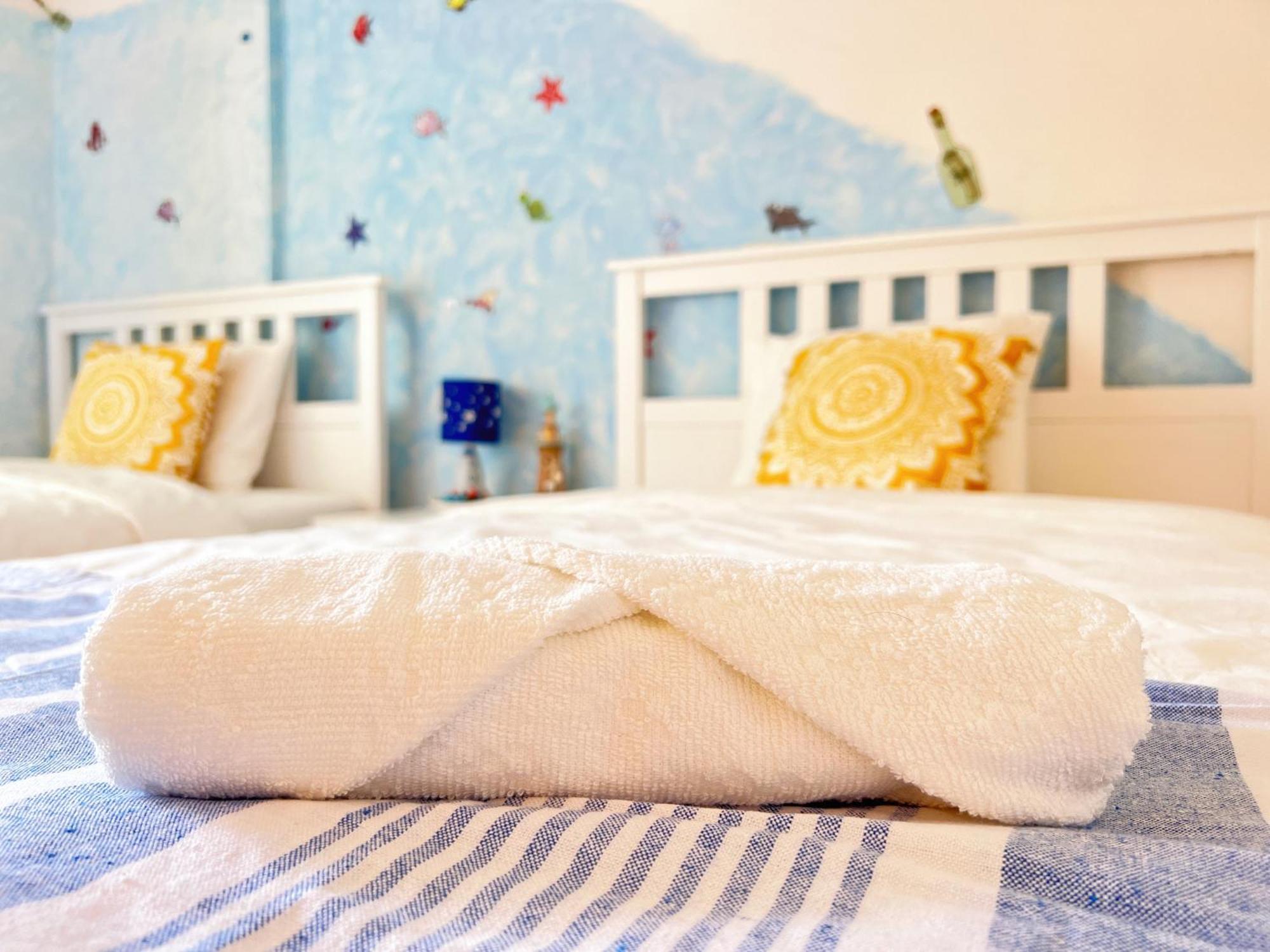 Cozy Fairytal Garden Apartment, Family Friendly, Free Parking, 15 Min To Airport เอเธนส์ ภายนอก รูปภาพ
