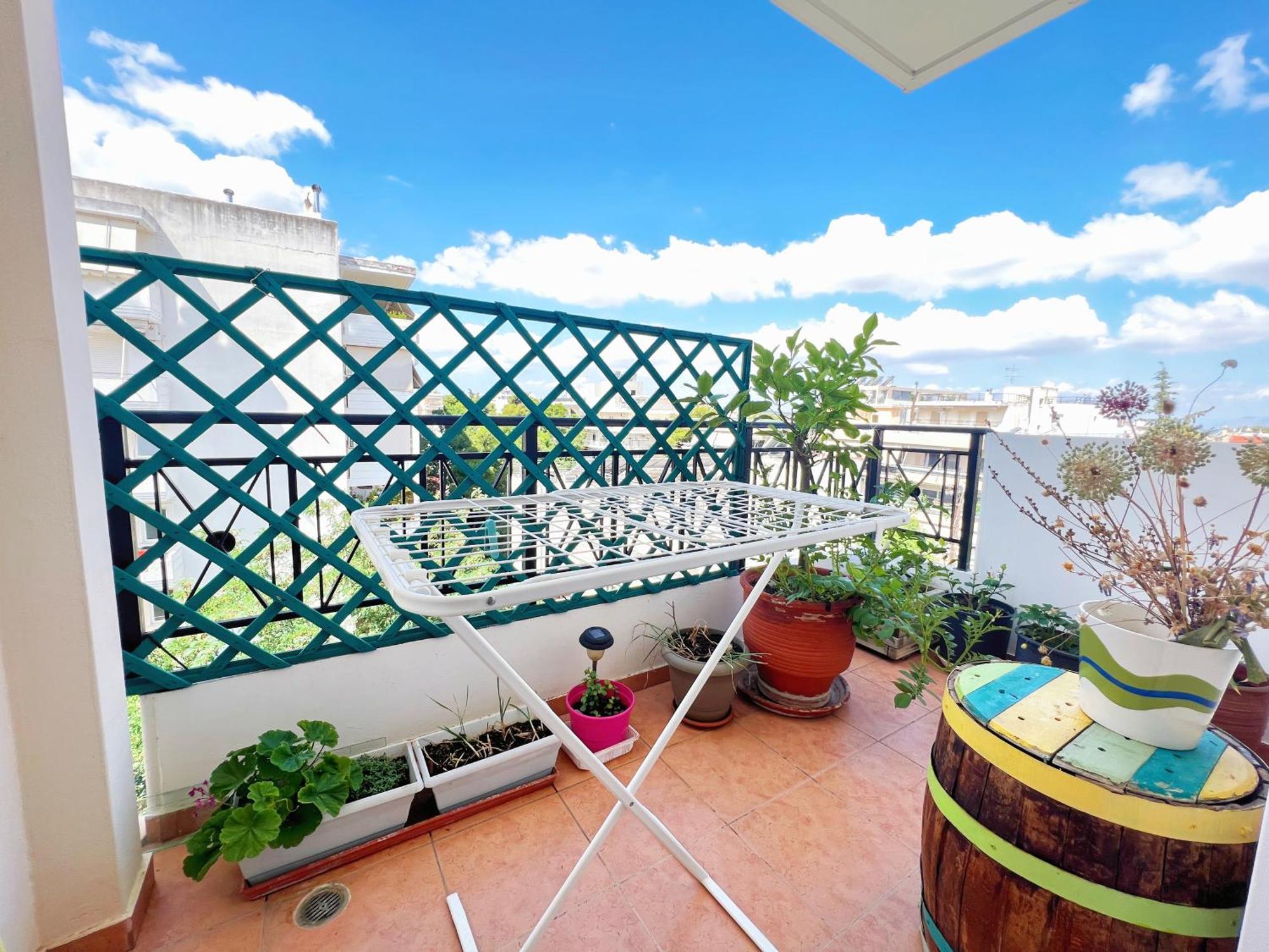 Cozy Fairytal Garden Apartment, Family Friendly, Free Parking, 15 Min To Airport เอเธนส์ ภายนอก รูปภาพ