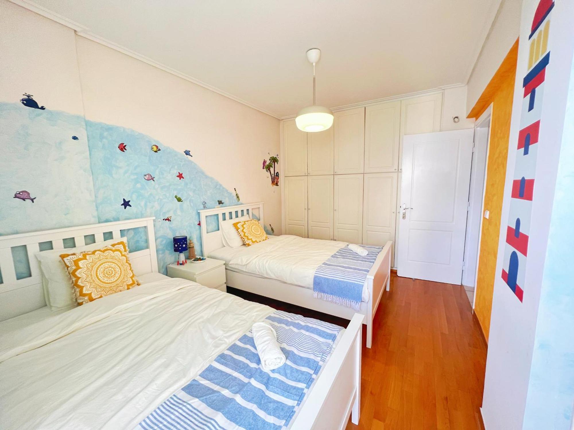 Cozy Fairytal Garden Apartment, Family Friendly, Free Parking, 15 Min To Airport เอเธนส์ ภายนอก รูปภาพ