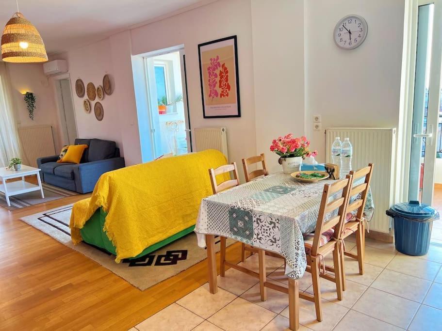 Cozy Fairytal Garden Apartment, Family Friendly, Free Parking, 15 Min To Airport เอเธนส์ ภายนอก รูปภาพ